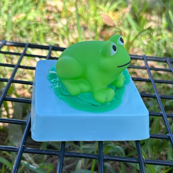 Frog on a Lily Pad Lavender Handmade Goat’s Milk Soap - Picture 4 of 5